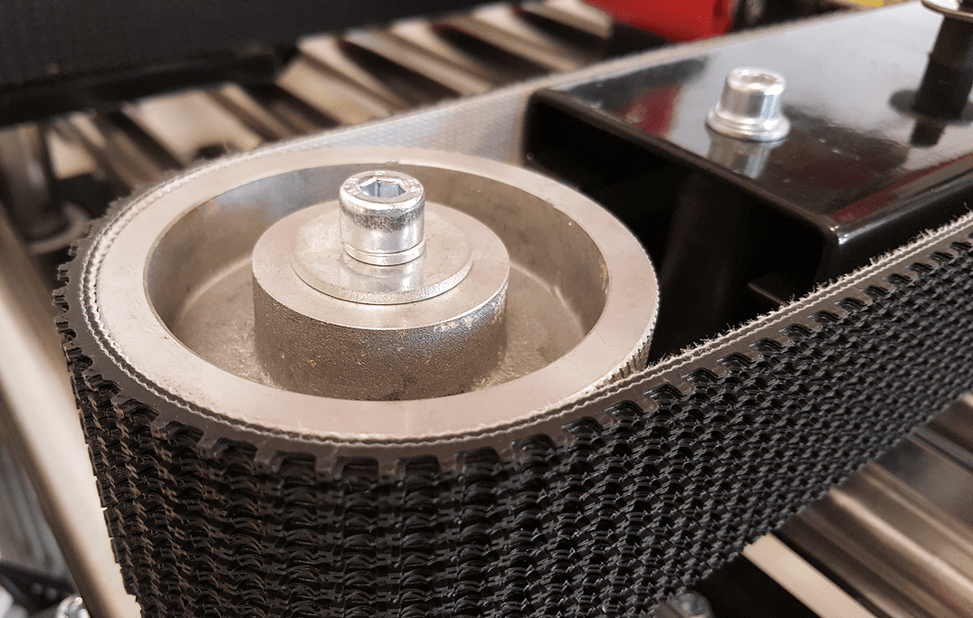 Industrial belt pulley with gear mechanism