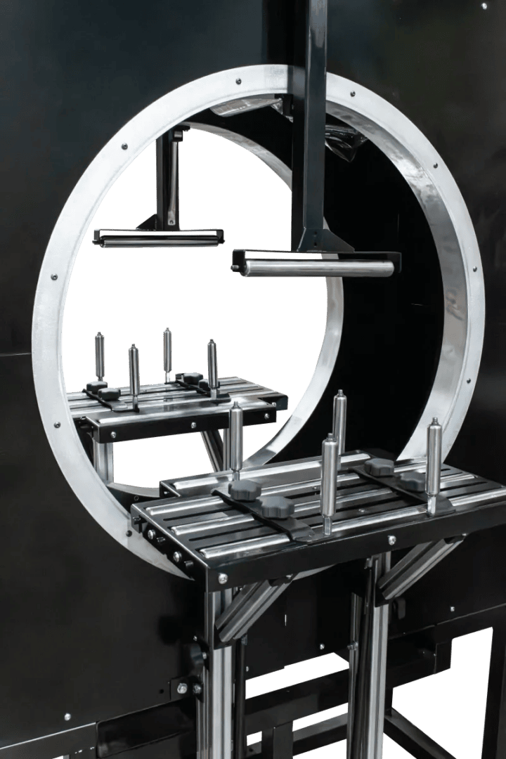 Metal industrial machine with circular opening