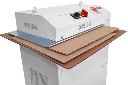 Industrial cardboard creasing machine with stacked sheets