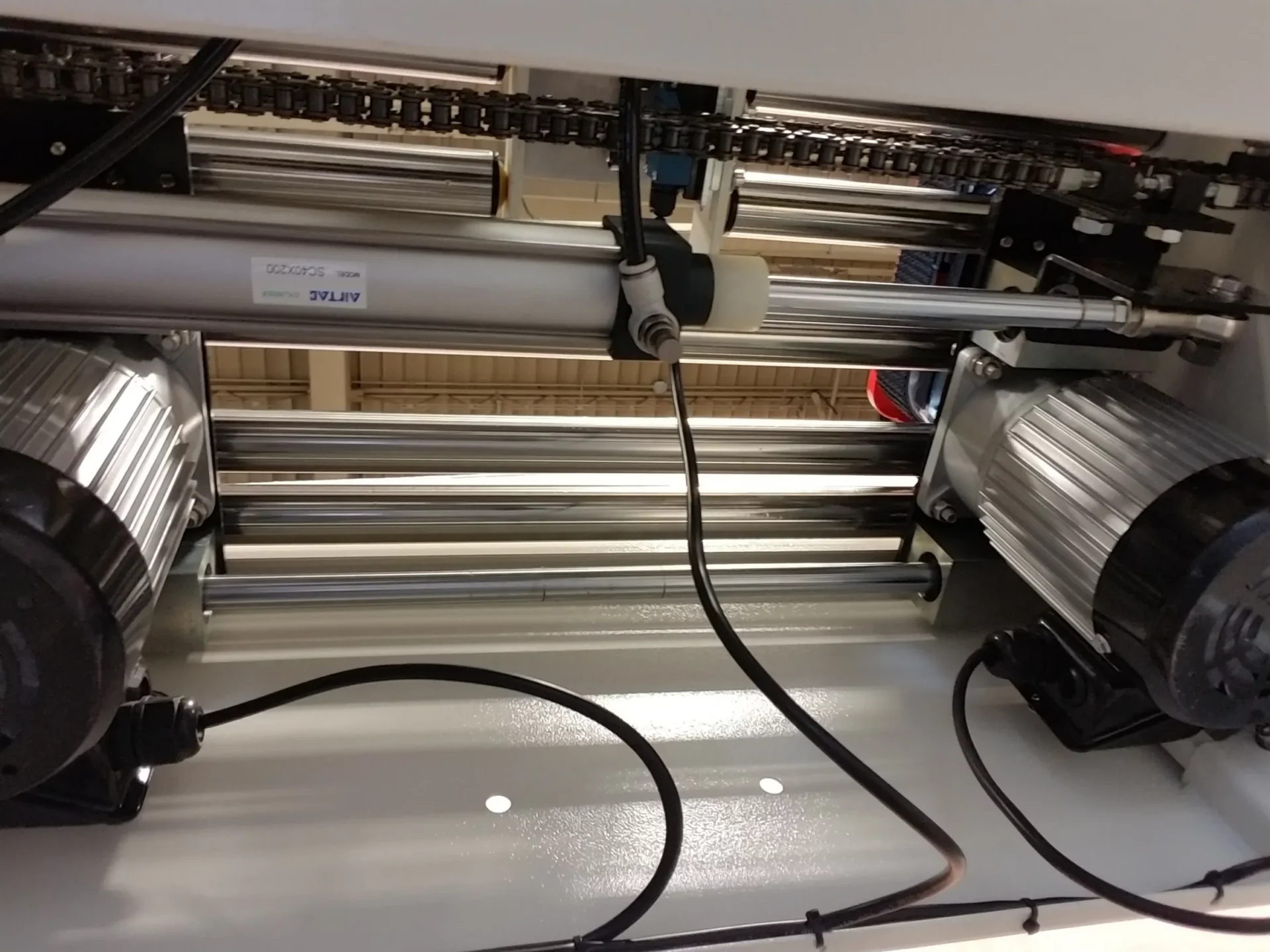 Eagle T100RB Random Bottom Only Side Belt Carton Sealer - Carton Sizes Length: 6.00” to Infinity Width: 4.25” to 19.75” Height: 4.75” to Infinity - Image 5