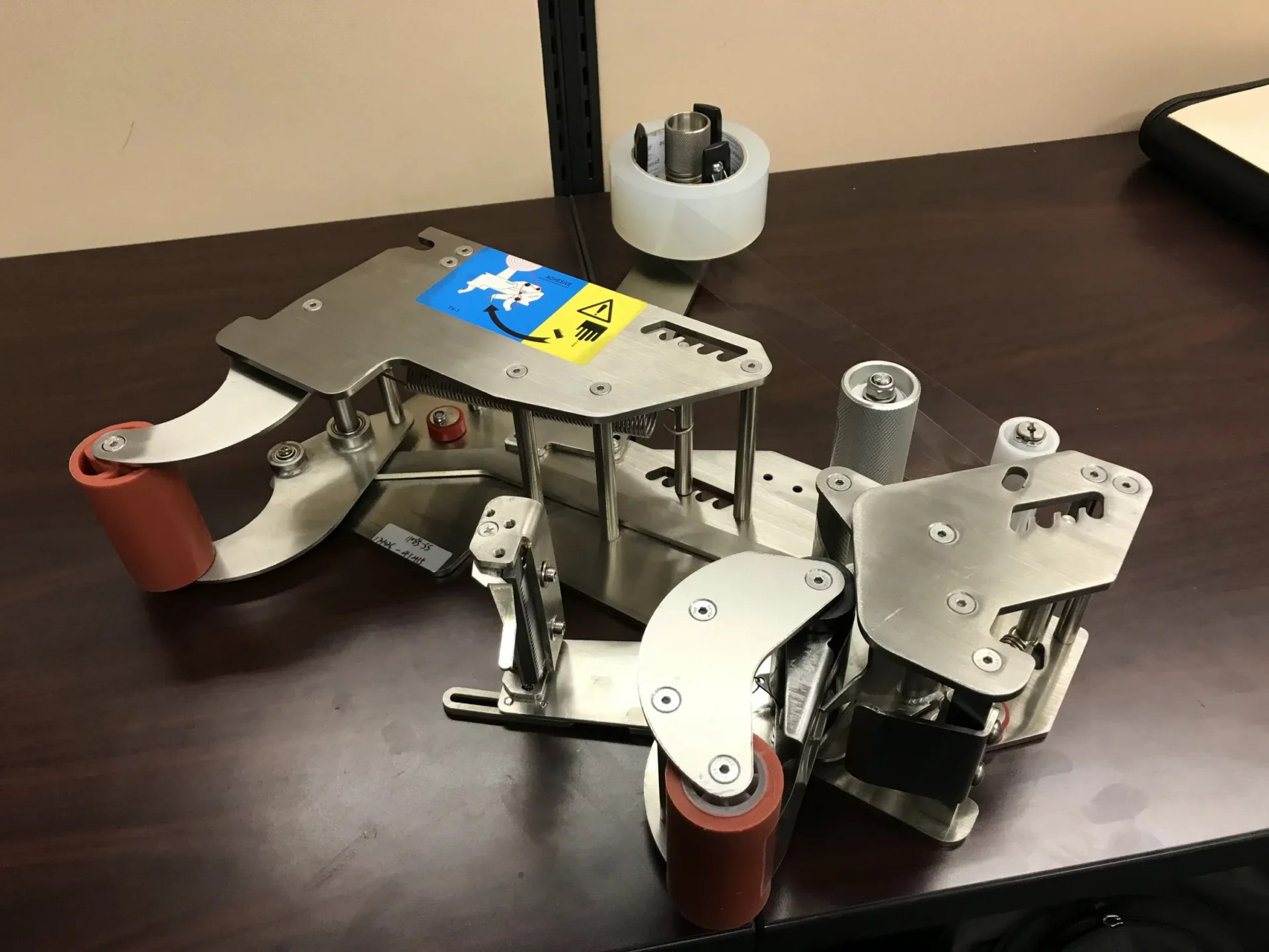 Eagle T100-SS Stainless Steel Uniform Side Belt Carton Sealer - Carton Size: Length: 6.00” to Infinity, Width: 4.25” to 19.75”, Height: 4.5” to 19.75” - Image 2