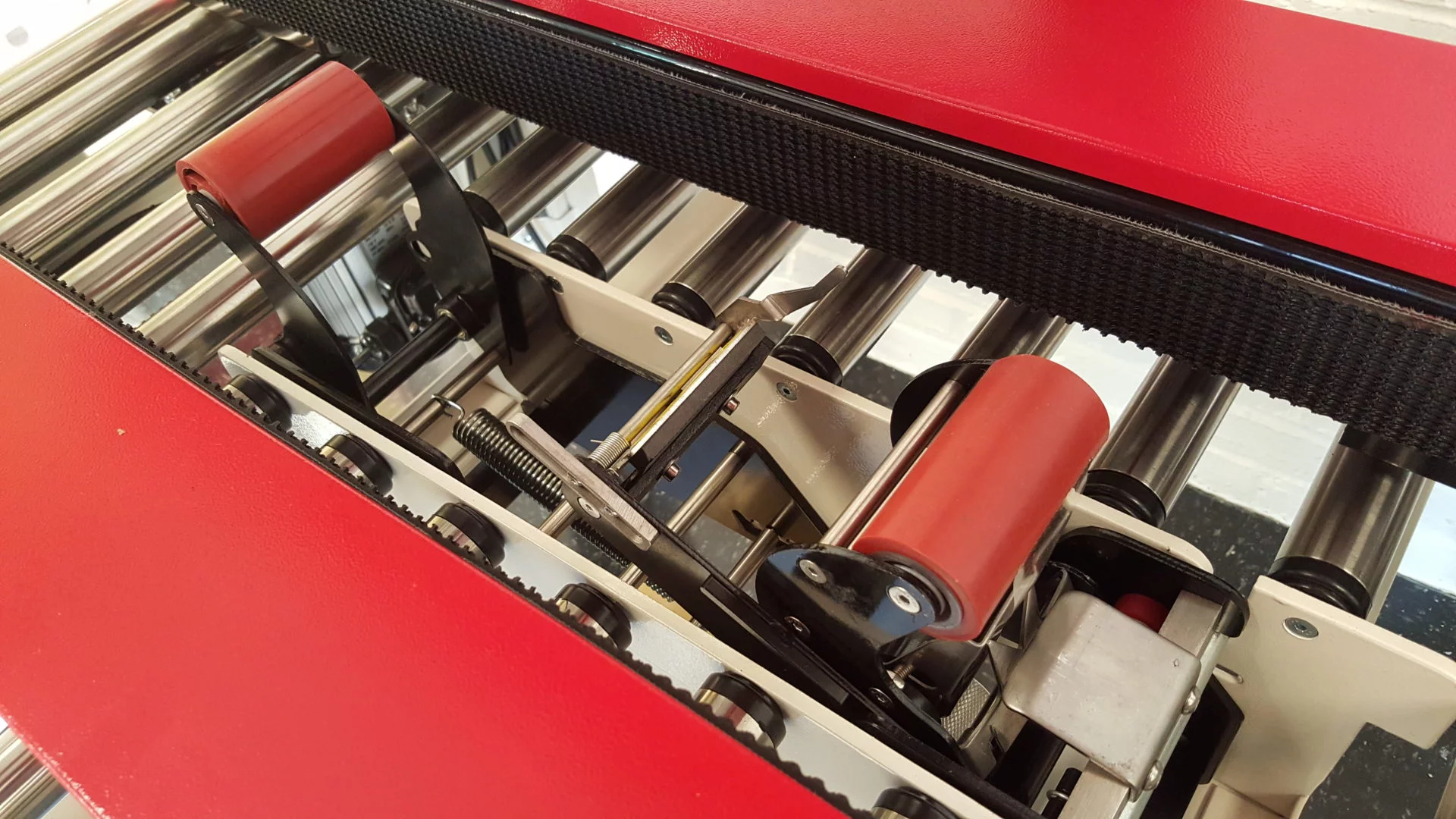 Eagle T100 Uniform Carton Sealer - Carton Sizes Length: 6.00” to Infinity - Width: 4.25” to 19.75” - Height: 4.5” to 19.75” - Image 2