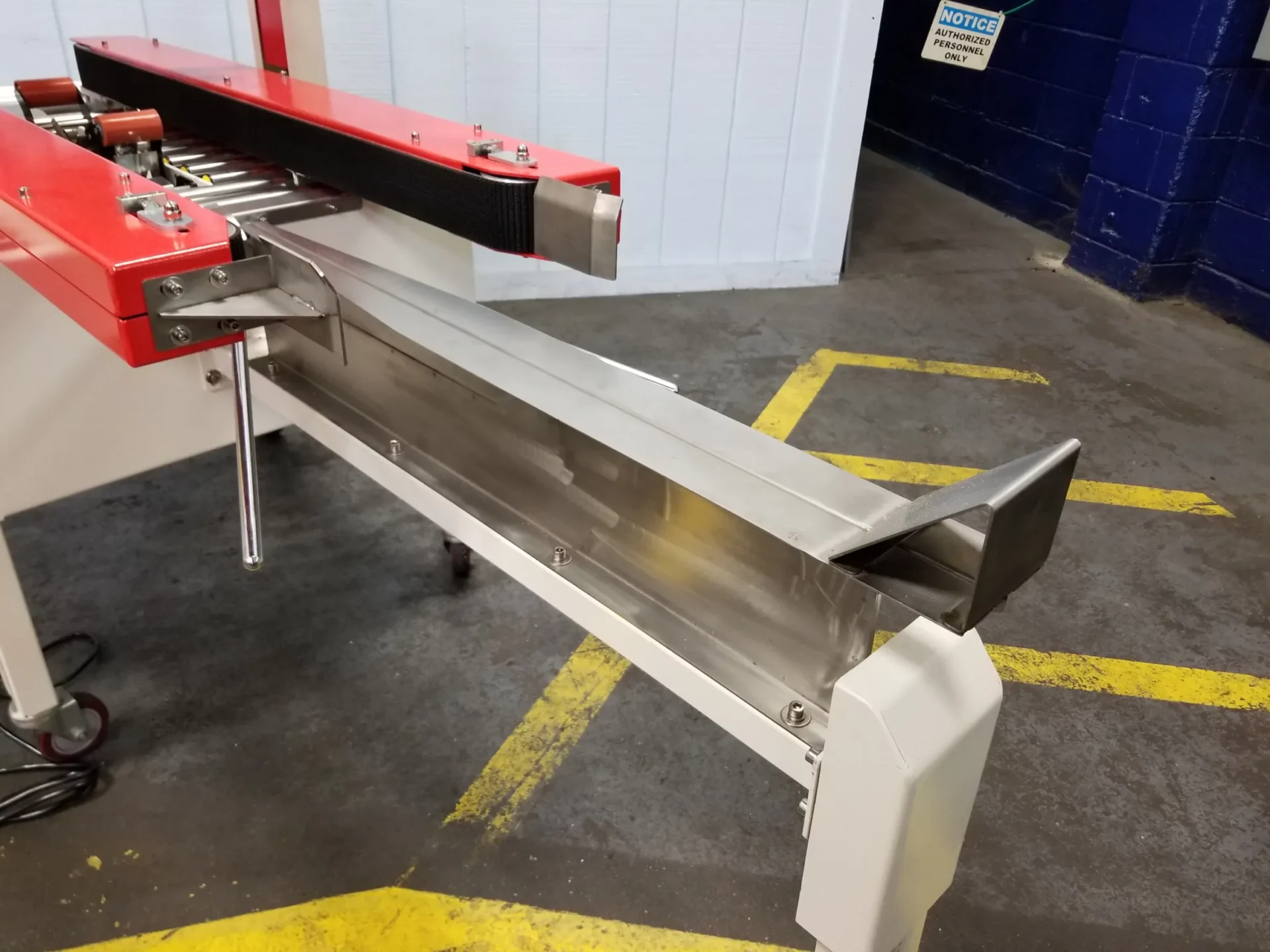 Eagle T100-FF Uniform Carton Sealer Operator Assisted Flap Folding - Carton Size: Length: 6.00" to 21", Width: 4.25" to 18", Height: 4.25" to 19" - Image 2