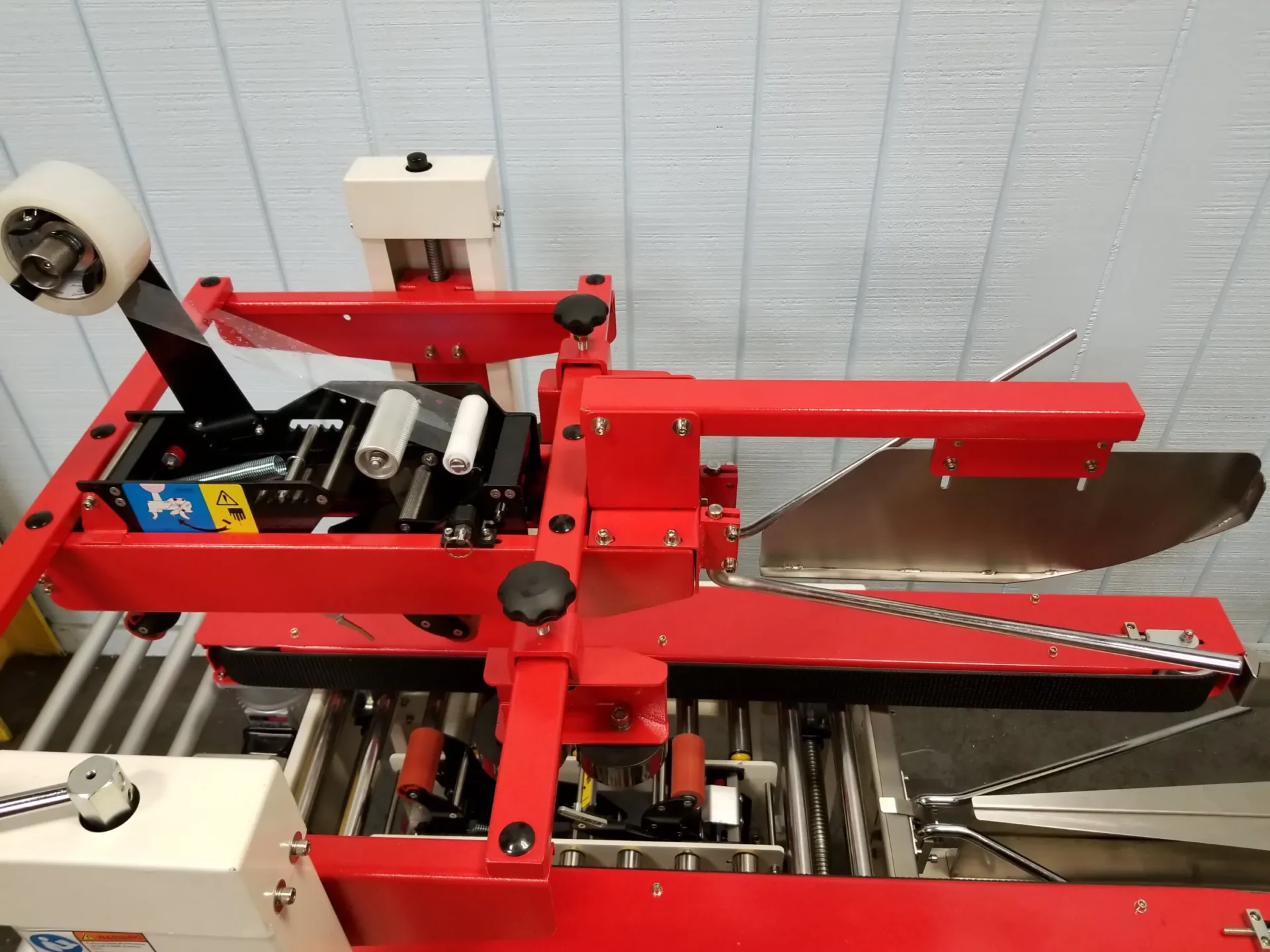 Eagle T100-FF Uniform Carton Sealer Operator Assisted Flap Folding - Carton Size: Length: 6.00" to 21", Width: 4.25" to 18", Height: 4.25" to 19" - Image 15