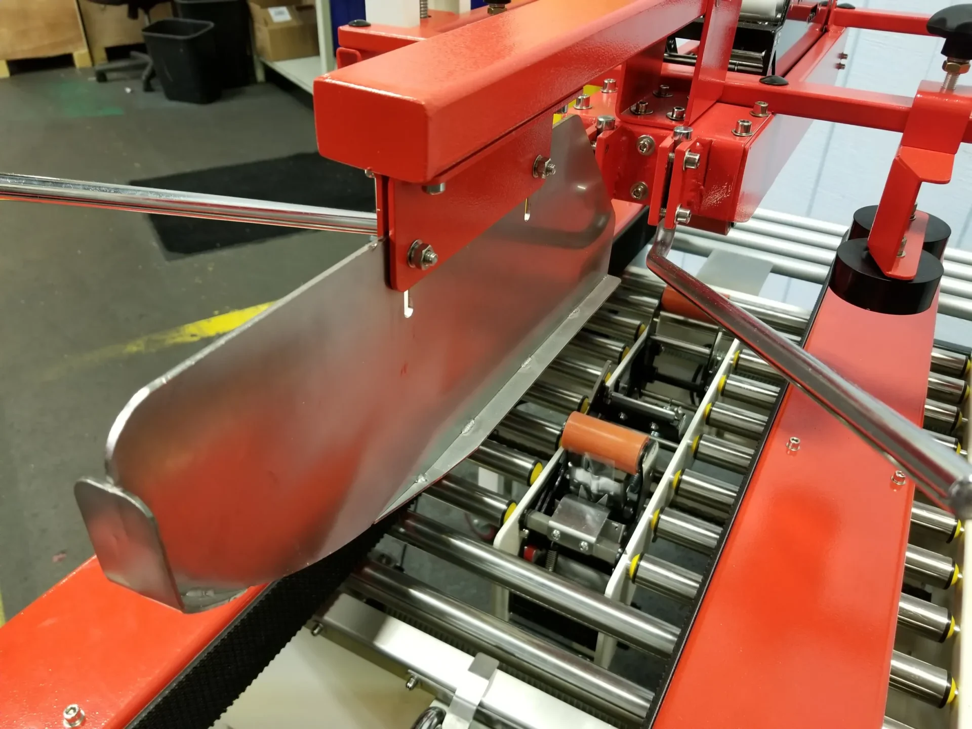 Eagle T100-FF Uniform Carton Sealer Operator Assisted Flap Folding - Carton Size: Length: 6.00" to 21", Width: 4.25" to 18", Height: 4.25" to 19" - Image 4