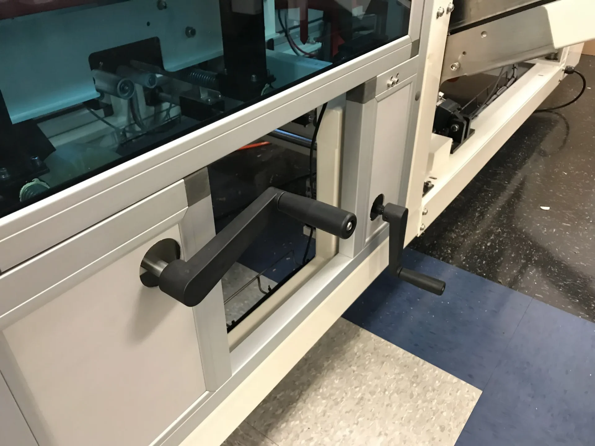Eagle T20CF Fully Automatic Case Erector and Bottom Sealer - Case Sizes: Length: 11" to 20.5", Width: 5.5" to 15", Height: 3.5 to 16" - Image 7