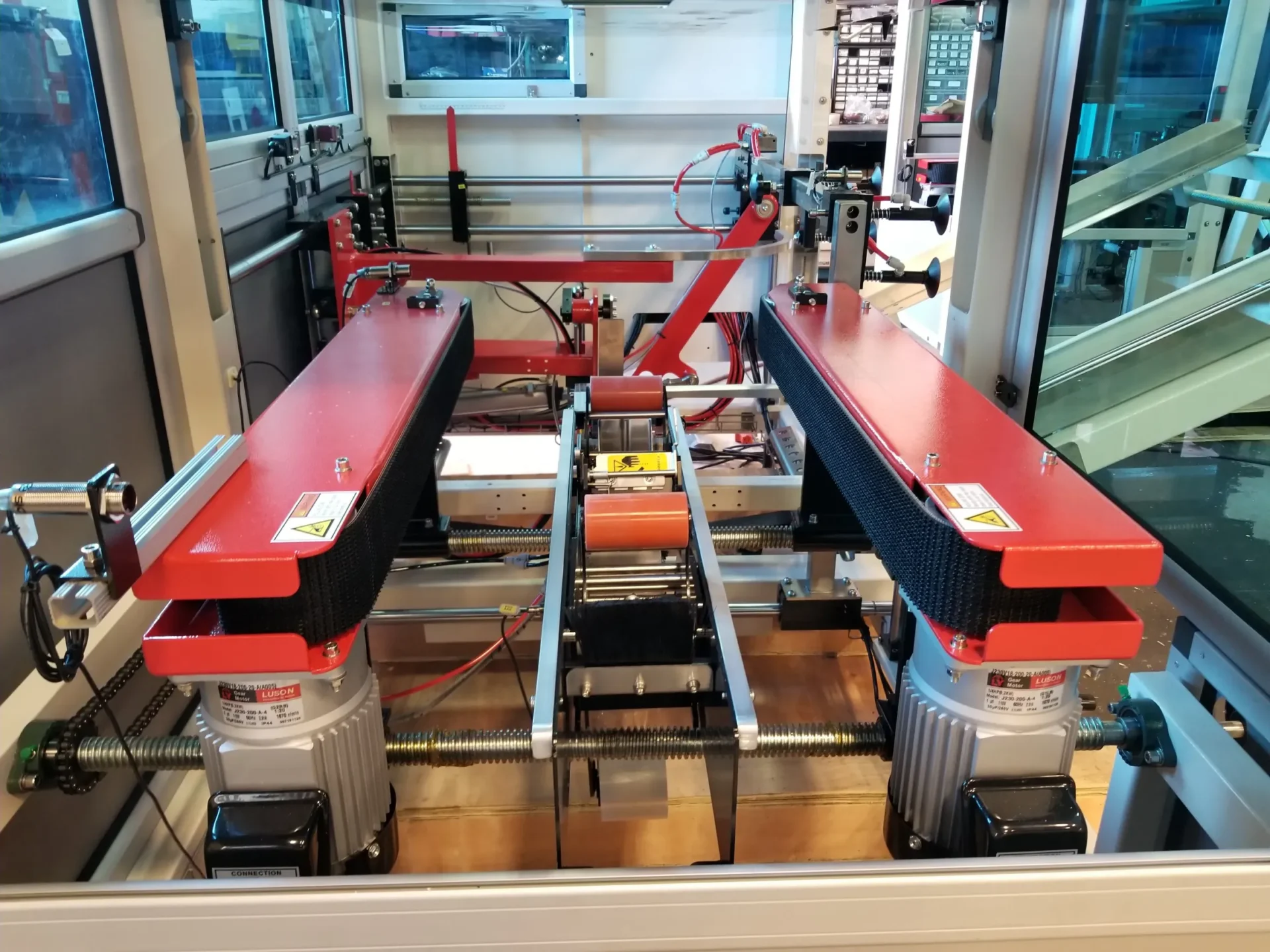 Eagle T20CF-L Fully Automatic Case Erector and Bottom Sealer - Case Size: Length: 13.5" to 26.5", Width: 5.5" to 24.75", Height: 10" to 28.5" - Image 6