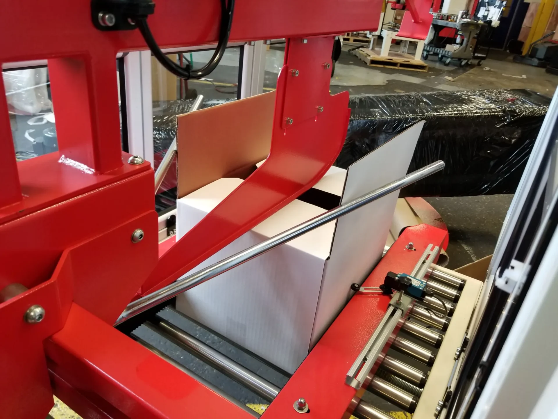 Eagle T500 Uniform Fully Automatic 3 Flap Folder Side Belt - Carton Sizes: Length: 6.00” to 22", Width: 6.75” to 20.25”, Height: 4.75” to 19.75” - Image 9